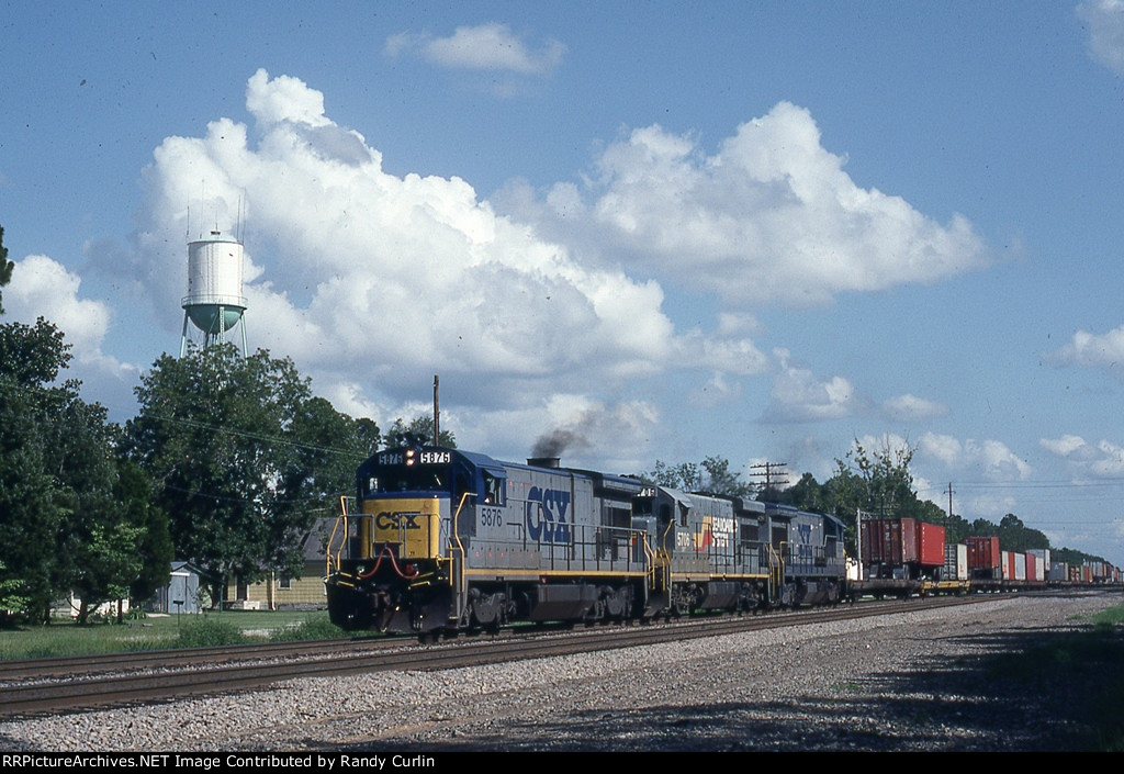 CSX 5876 on R176